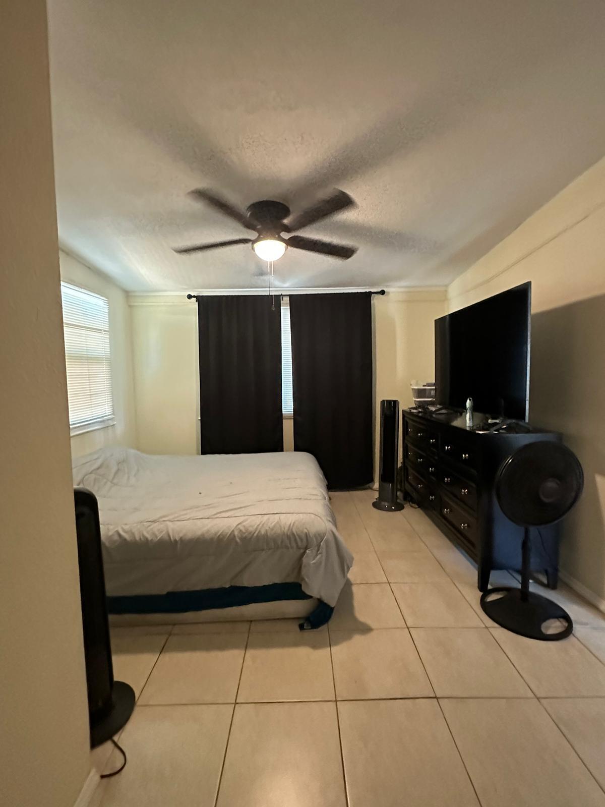 Building Photo - 4047 Las Vegas Dr