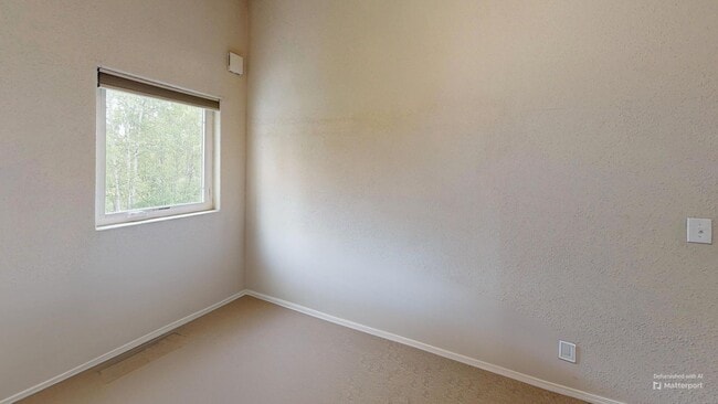 Building Photo - 3 Bedroom Home in North Pole with Garage!!