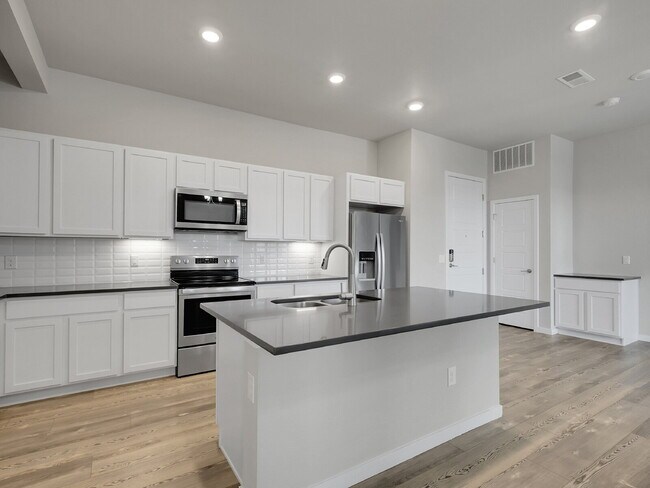 Building Photo - $1,995 - 2 Bed, 2 Bath Condo in Parker wit...