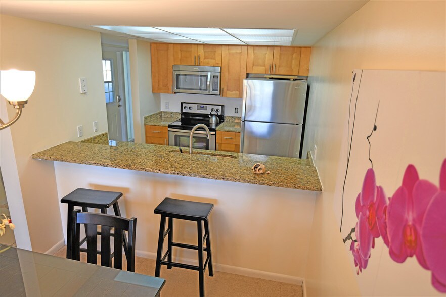 Building Photo - 5579 NE Gulfstream Way