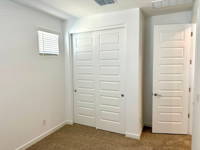 Building Photo - Amazing NEWER Lennar home in Hawes Crossing