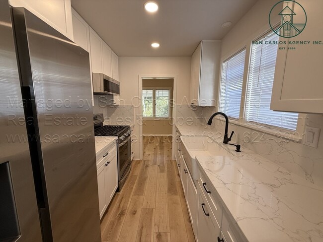 Building Photo - Newly Remodeled One Bedroom Carmel-by-the-...