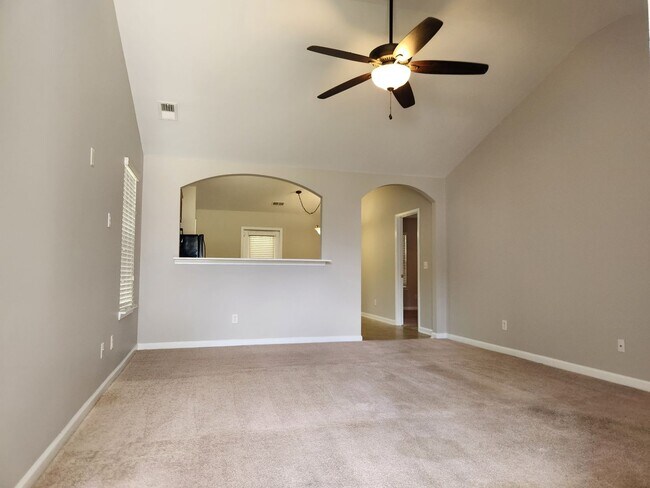 Building Photo - Charming 3 Bedroom 2 Bathroom home in Berwick!