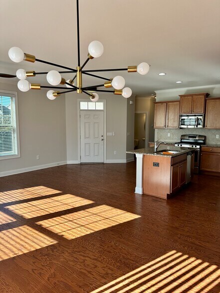 Entry - 7637 Weathered Oak Way