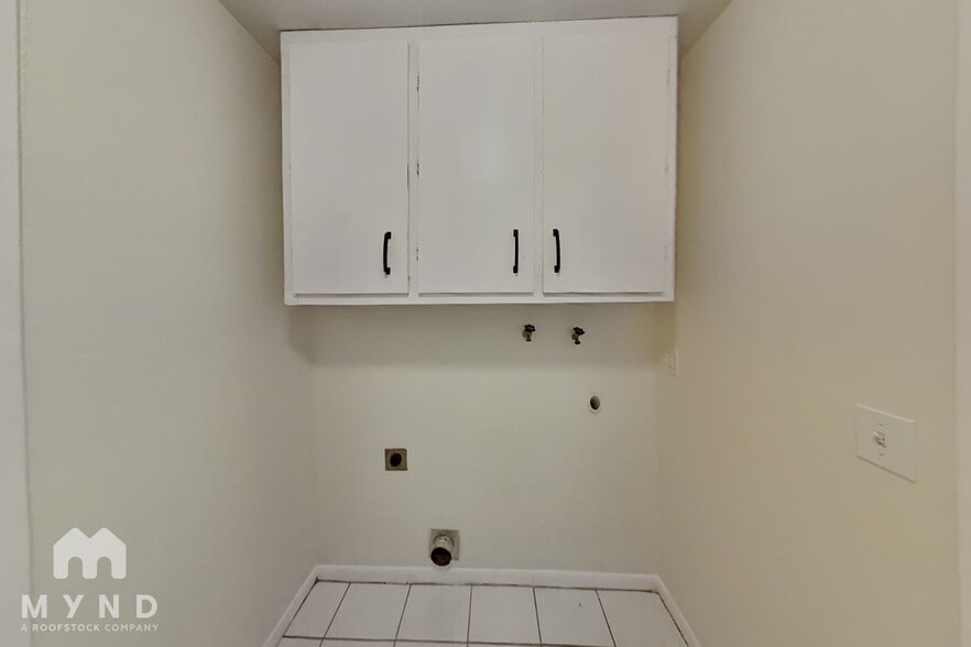 Building Photo - 12431 Brookside St