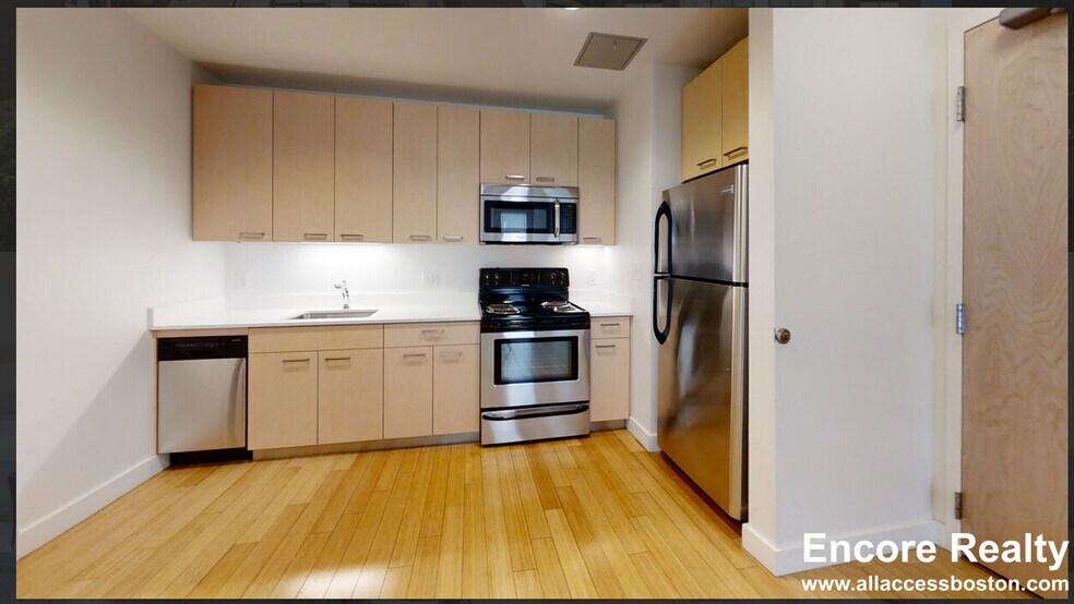 Building Photo - 1080 Boylston St