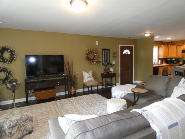 Building Photo - 655 N Edgemere Dr