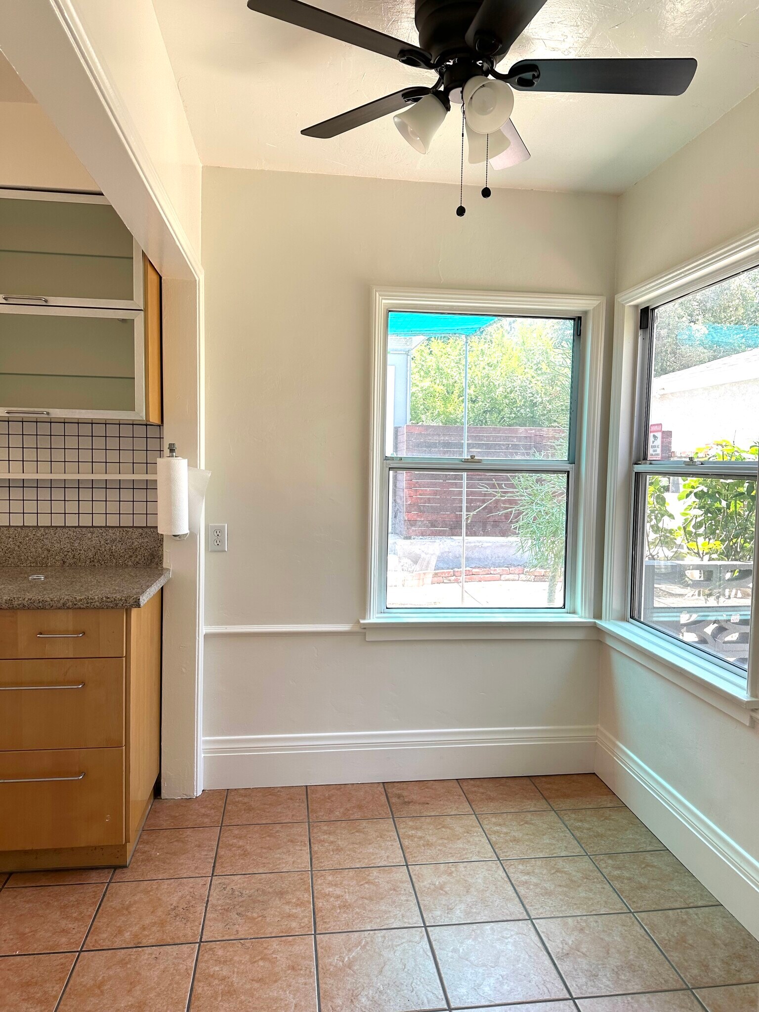 Dining Nook - 4353 Verdugo Rd