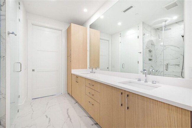 Building Photo - 2425 Peachtree Rd NE