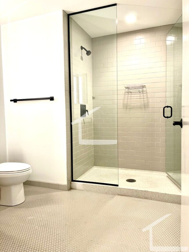 Building Photo - No Brokers Fee, In-Unit Washer and Dryer, Central Heat/AC, All New, Parking for Rent