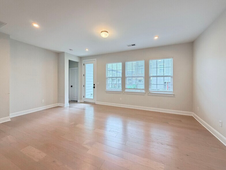 Building Photo - 829 Amley Pl