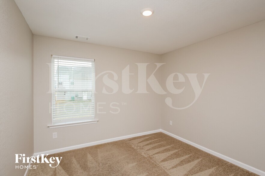 Building Photo - 811 Walnut Creek Cir