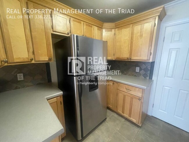 Building Photo - 2821 Tully Square