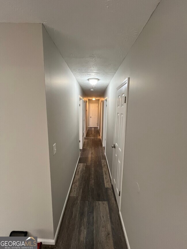 Building Photo - 2220 Mahan Dr