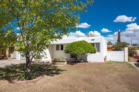 Building Photo - UPTOWN 3 Bedroom  2 bath  with Garage