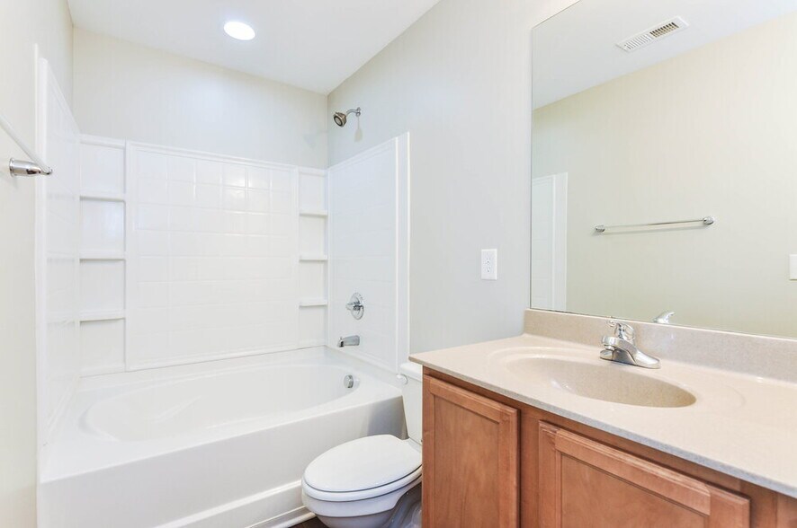 Building Photo - 130 Norwich Dr