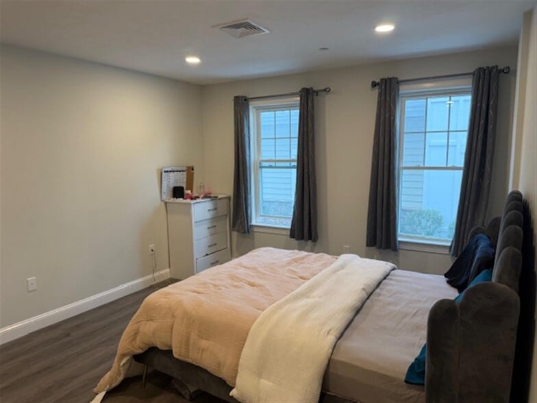 Building Photo - 70 Woodruff Ave