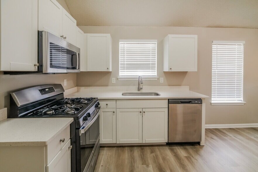 Building Photo - 6926 Silver Grass Ct