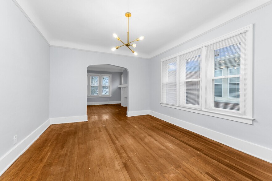 Building Photo - 966 Beaconsfield Ave