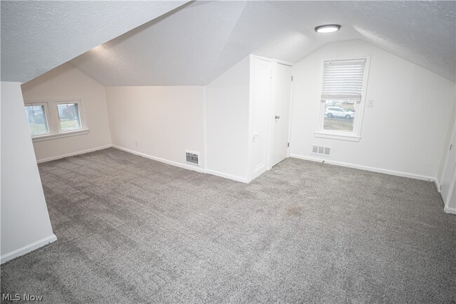 Building Photo - 84 Thames Ave