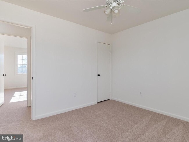 Building Photo - 402 S Cherry Grove Ave