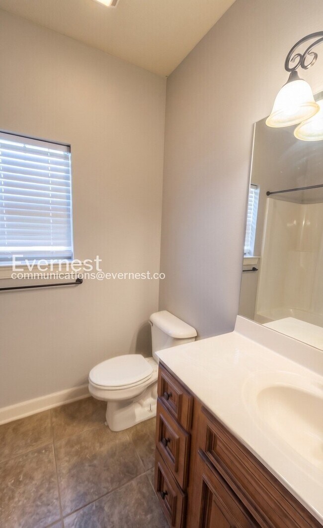 Building Photo - 2835 Plateau Dr