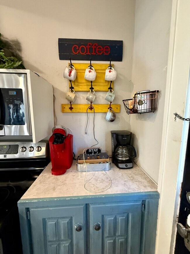 Building Photo - Furnished Short Term Rental