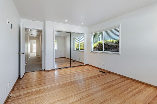 Building Photo - Spacious Saratoga Home with Great Outdoor ...