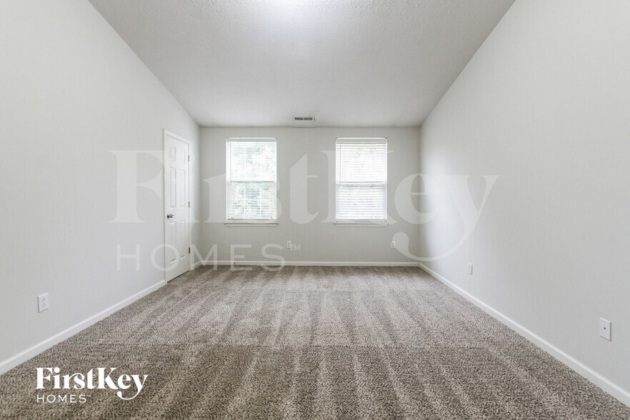 Building Photo - 6262 Saddletree Dr