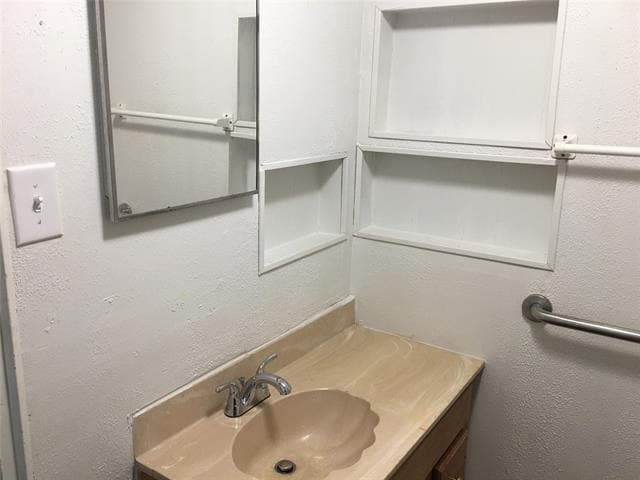 Building Photo - 302 N 14th St