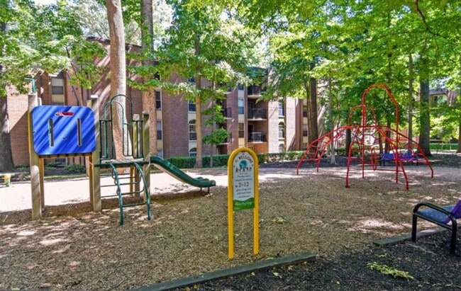 Building Photo - Well-Appointed 2 Bed 1 Bath Condo In Vibra...