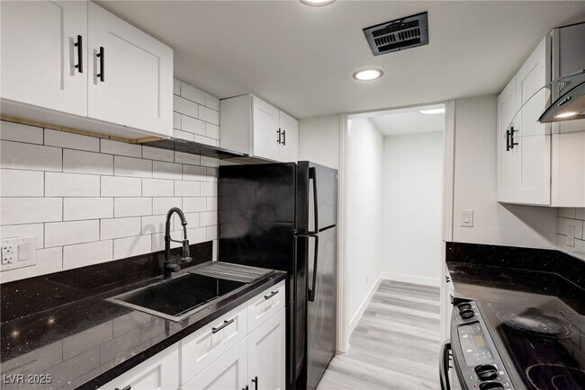 Building Photo - 1922 Fairfield Ave