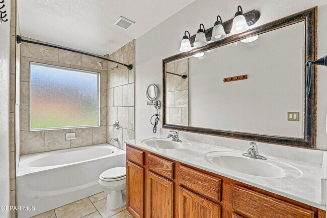 Building Photo - 11412 Flor Veronica Dr