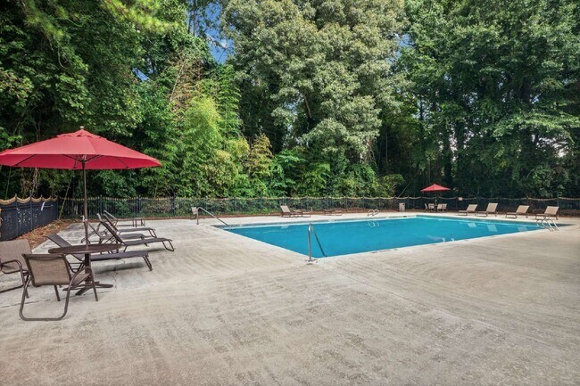 Building Photo - 3115 Pine Heights Dr NE