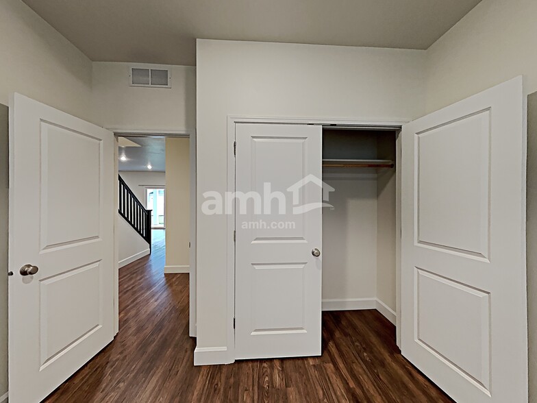 Building Photo - 9447 W Hiden Stream St