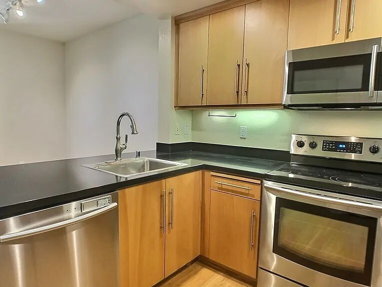 Building Photo - 1 E Julian St