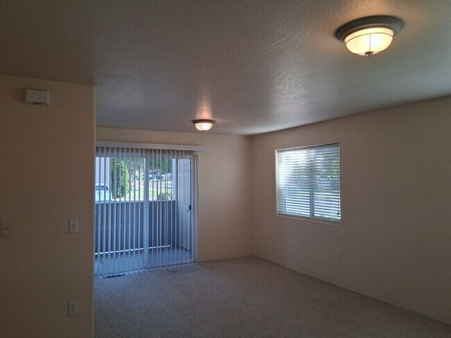 Building Photo - Comfortable 2-Bedroom Apartment in Desirab...