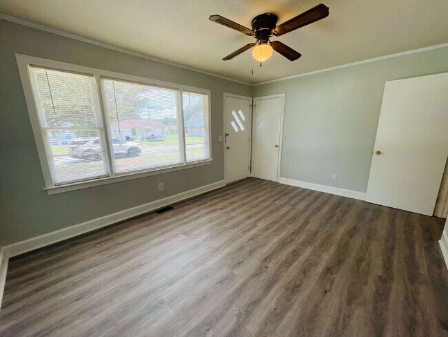 Building Photo - ADORABLE BRICK RANCH IN LAGRANGE *3 BR, 1 BA* NEWLY RENOVATED