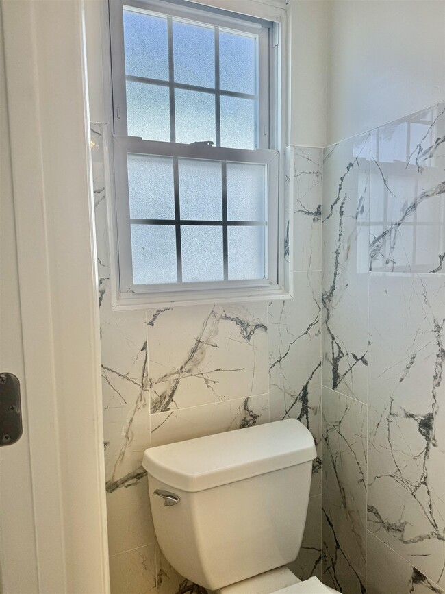 Building Photo - 295 Paulanne Terrace