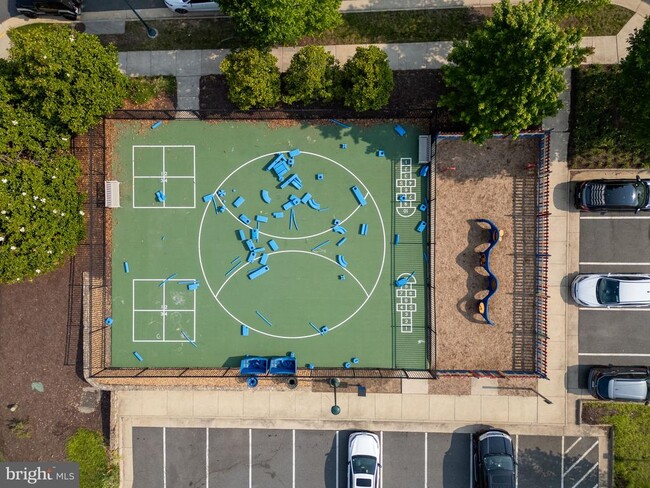 Building Photo - 214 Almond Dr