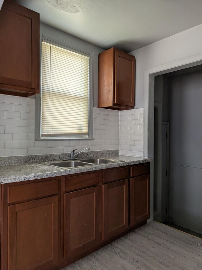 Building Photo - 16701 Stahelin Ave