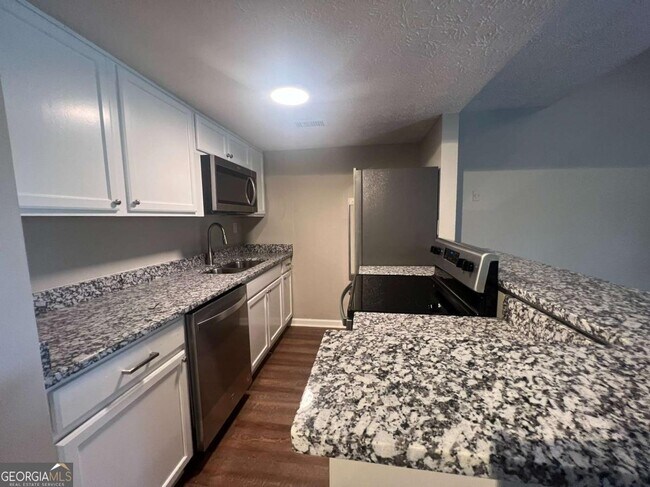 Building Photo - 1001 Park Hill Dr