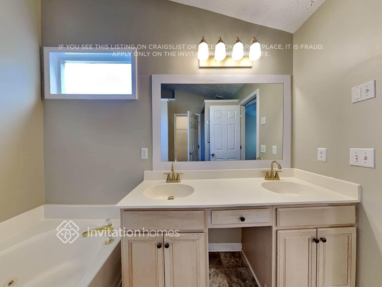 Building Photo - 1055 Crabapple Lake Cir