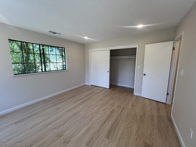 Building Photo - 41256 Sky Vista Pl