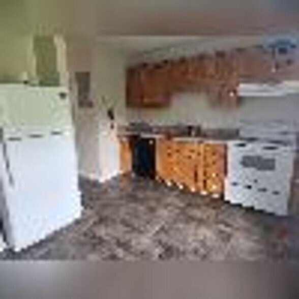 Building Photo - 540 W Stevens St