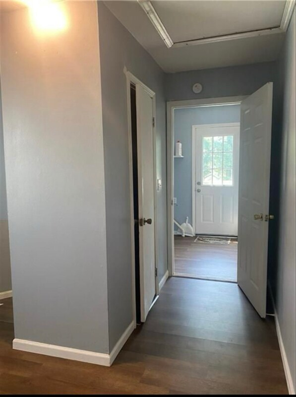 Building Photo - 206 Hillcrest Dr