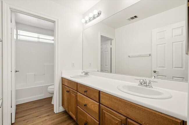 Building Photo - 37559 Durwent Dr