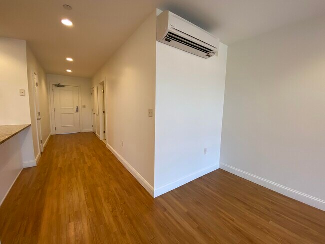 Building Photo - 875 Elm St