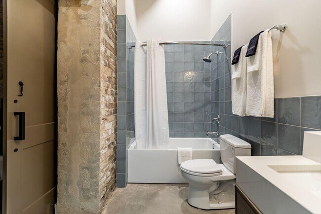 Building Photo - 315 Girod St