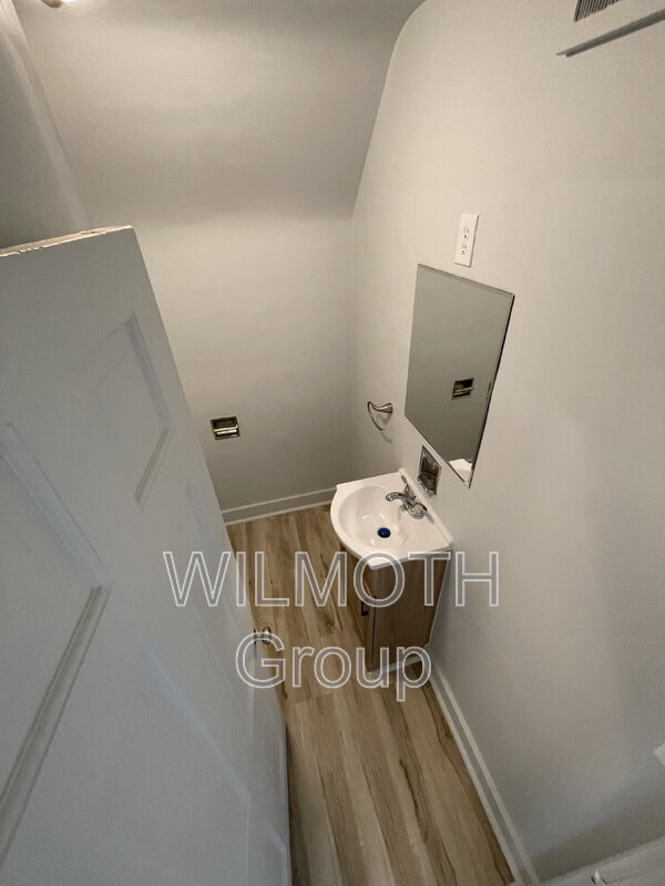 Building Photo - 610 S Gallatin St